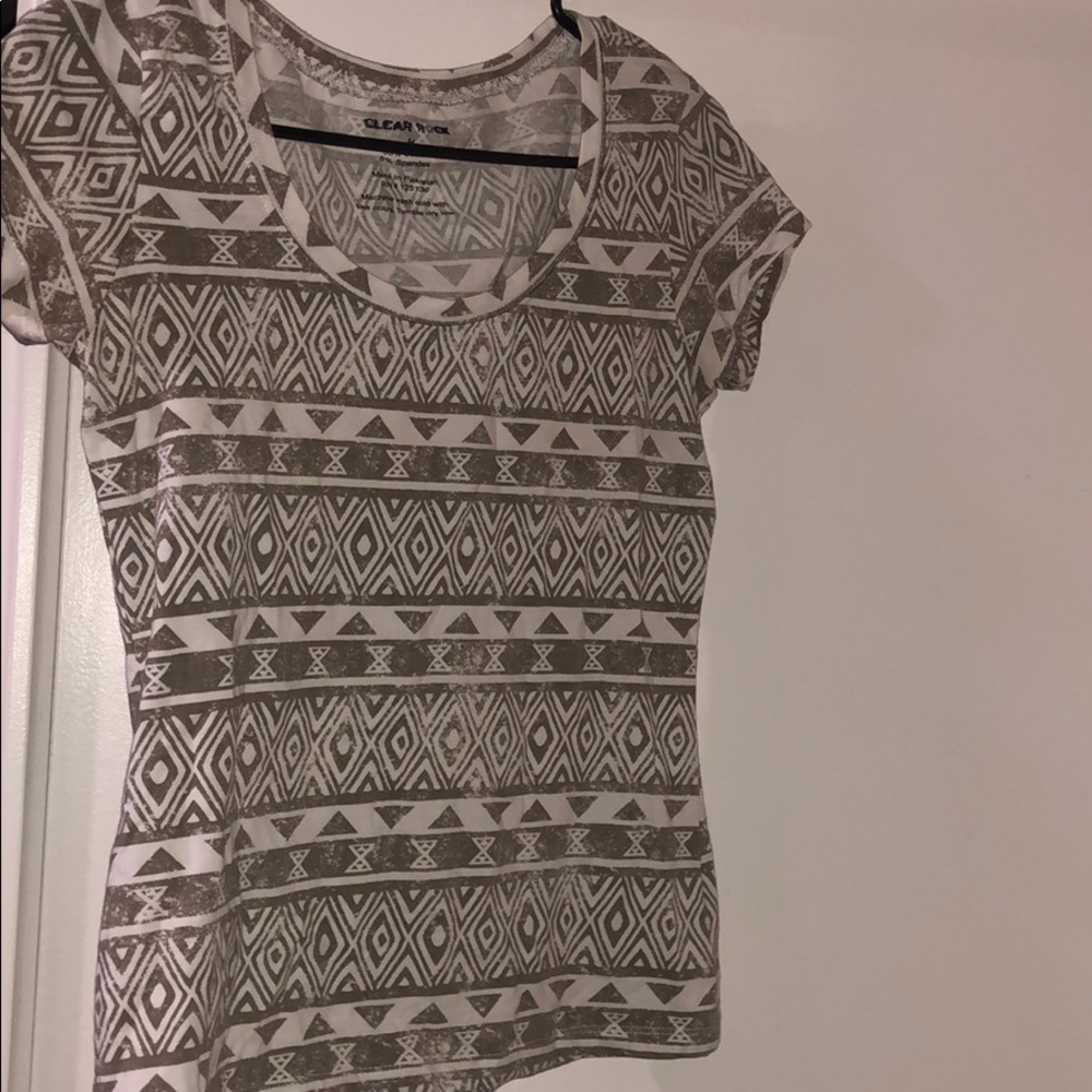 Green patterned tee shirt